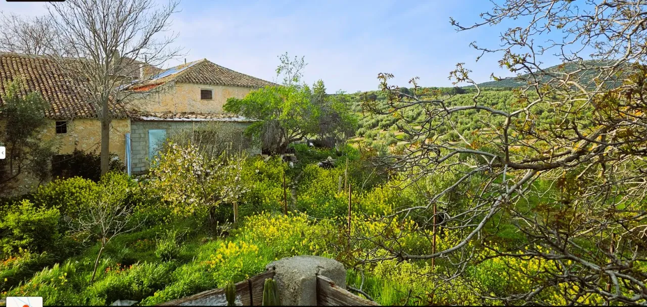 Cortijo El Manzano en el campo de Campotéjar